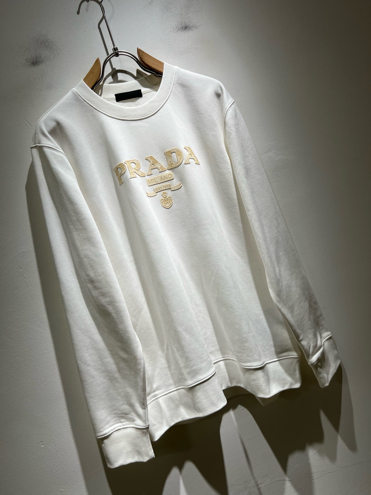 PRAD*A普*达2026秋冬新款男女同款👫长袖卫衣，最新款全网独家首上！！~既经典有时尚百搭，谁不爱啊，将经典再次展现