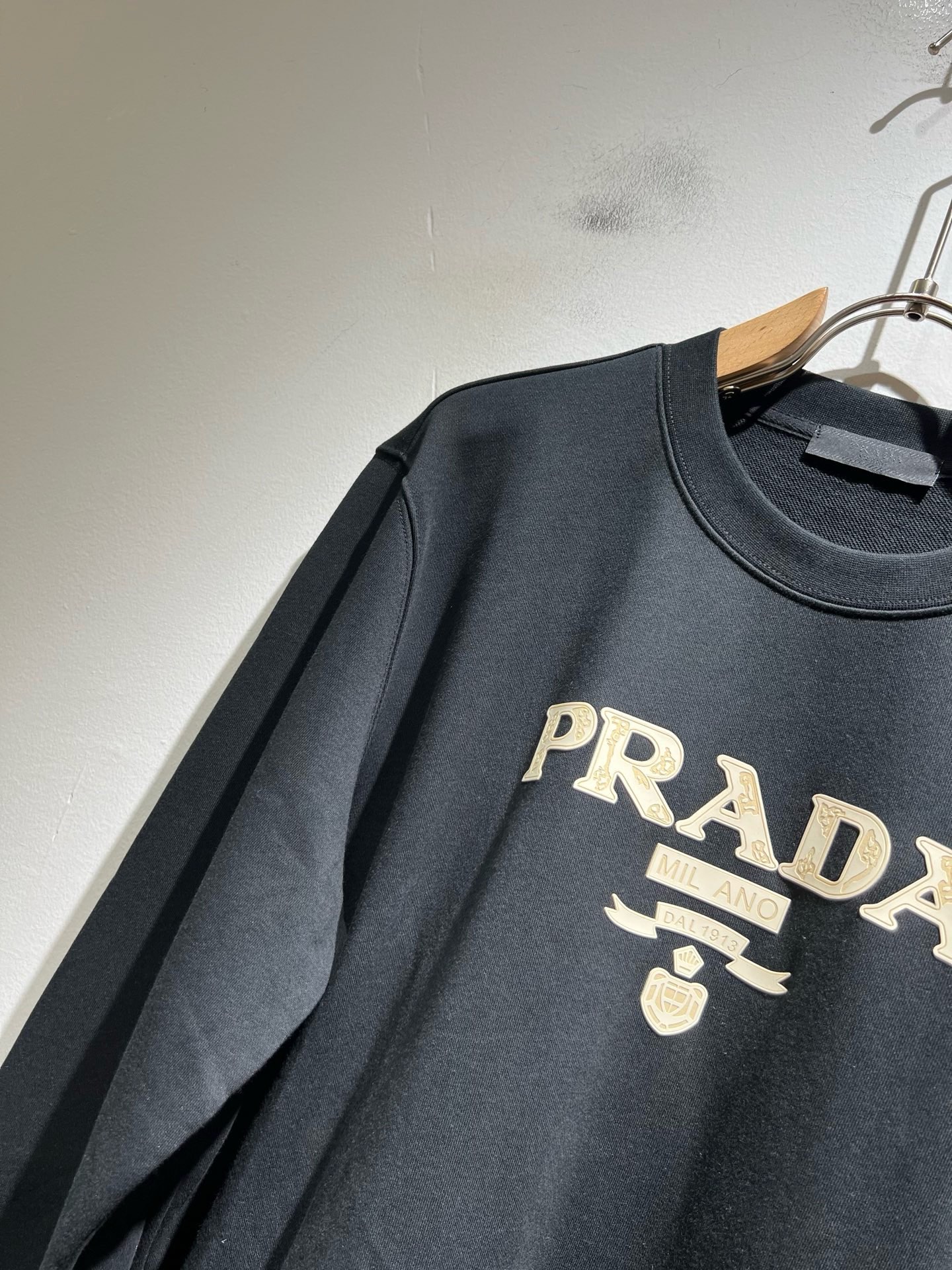 PRAD*A普*达2026秋冬新款男女同款👫长袖卫衣,最新款全网独家首上!!~既经典有时尚百搭,谁不爱啊,将经典再次展现 PRAD*A普*达2026秋冬新款男女同款👫长袖卫衣,最新款全网独家首上!!~既经典有时尚百搭,谁不爱啊,将经典再次展现