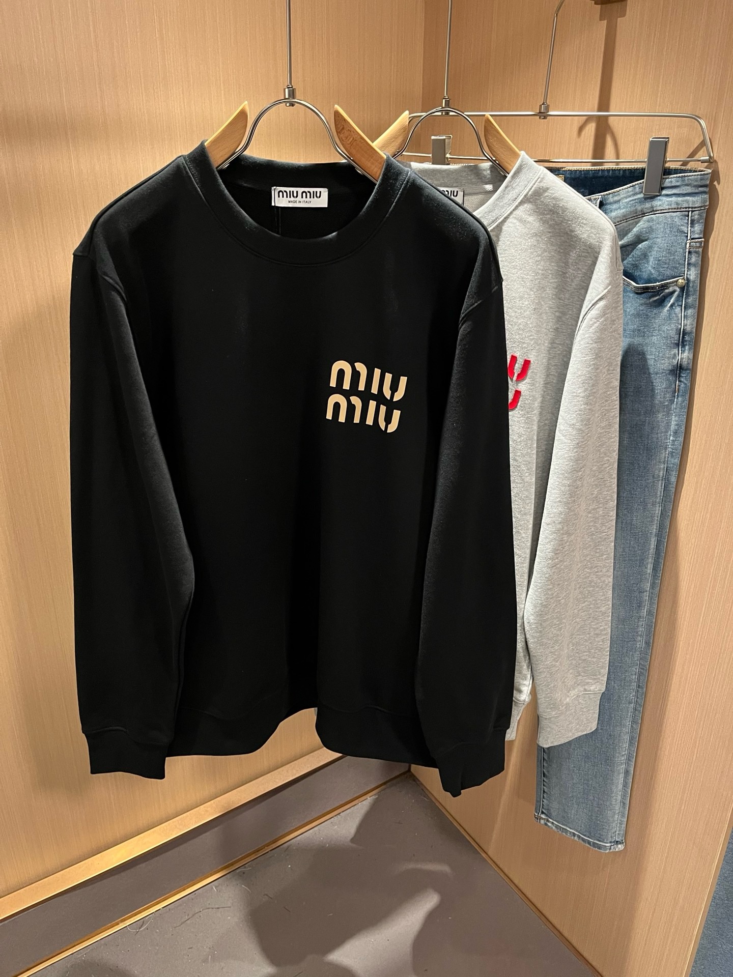 MIUMIU 谬谬 2026秋冬新款男女同款👫卫衣，品牌最新设计元素！既不单调也不复杂,恰到好处的展现品味！客供顶级纯棉