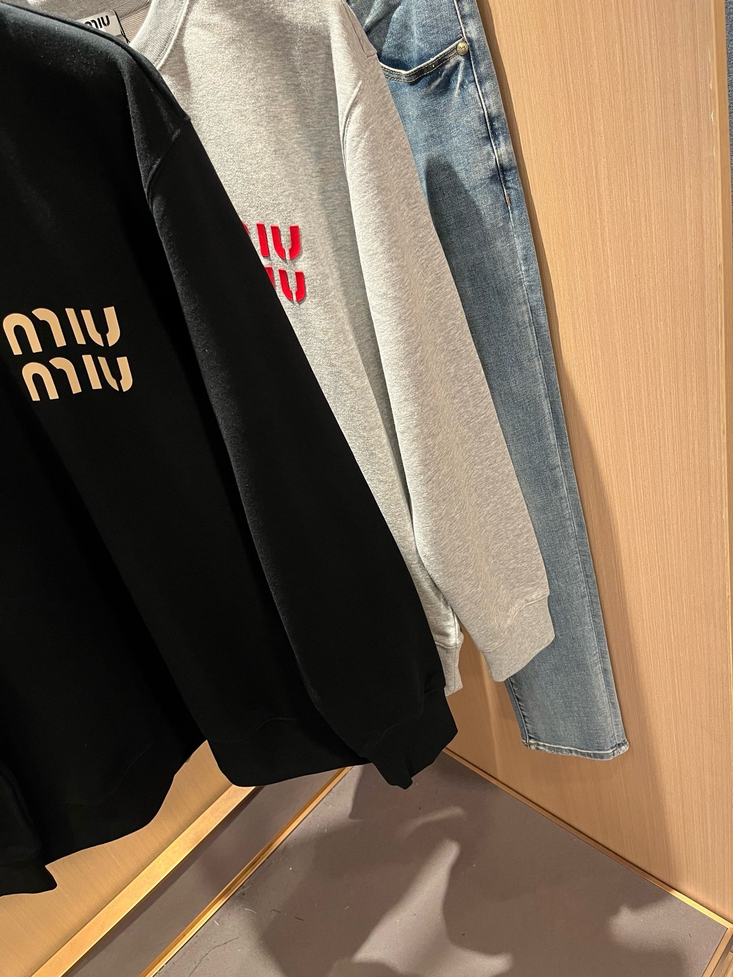 MIUMIU 谬谬 2026秋冬新款男女同款👫卫衣，品牌最新设计元素！既不单调也不复杂,恰到好处的展现品味！客供顶级纯棉