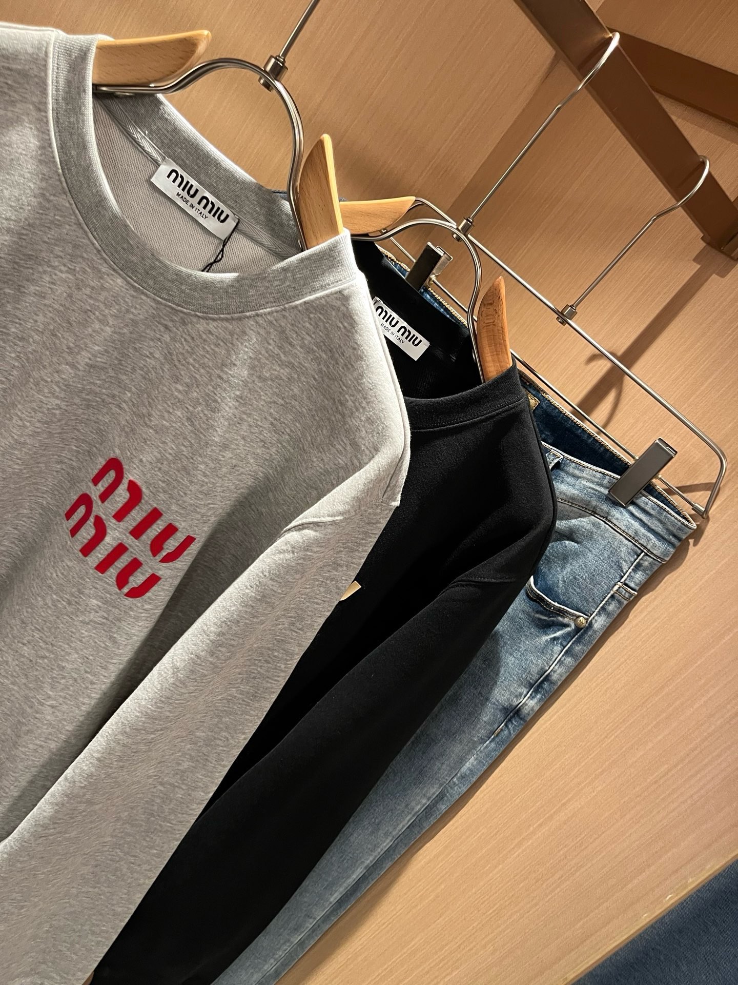 MIUMIU 谬谬 2026秋冬新款男女同款👫卫衣，品牌最新设计元素！既不单调也不复杂,恰到好处的展现品味！客供顶级纯棉