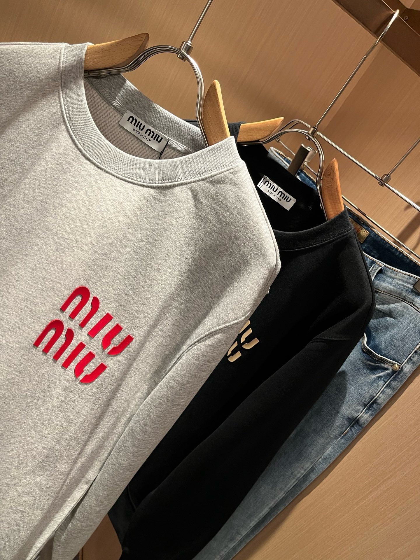 MIUMIU 谬谬 2026秋冬新款男女同款👫卫衣，品牌最新设计元素！既不单调也不复杂,恰到好处的展现品味！客供顶级纯棉