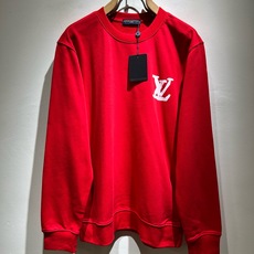 LouisVuitt*路易*登 2026秋冬全新系列单品上线,非常时髦前卫的一款男女同款短袖T恤,标识logo图案印花工 LouisVuitt*路易*登 2026秋冬全新系列单品上线,非常时髦前卫的一款男女同款短袖T恤,标识logo图案印花工