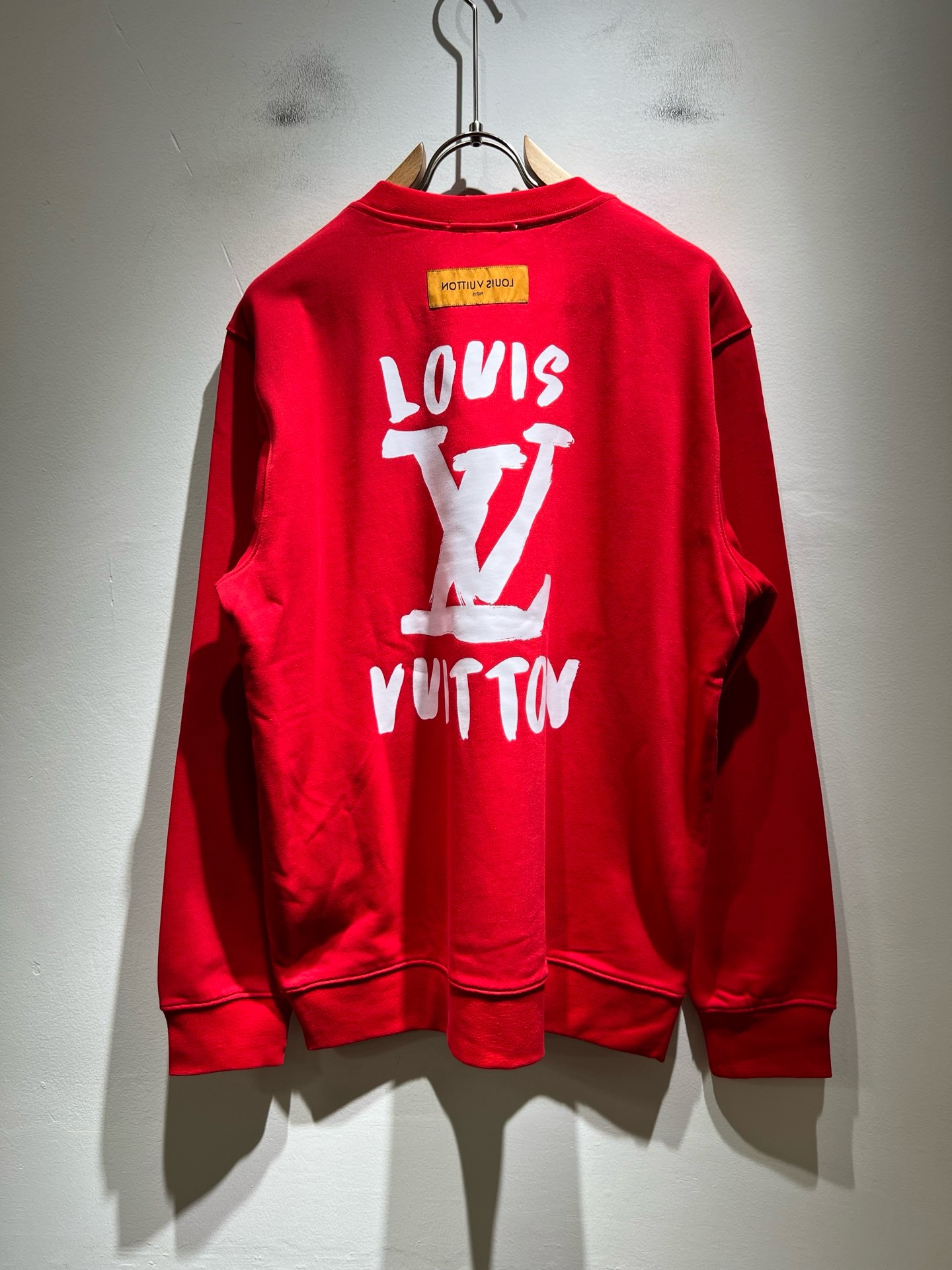 LouisVuitt*路易*登 2026秋冬全新系列单品上线,非常时髦前卫的一款男女同款短袖T恤,标识logo图案印花工 LouisVuitt*路易*登 2026秋冬全新系列单品上线,非常时髦前卫的一款男女同款短袖T恤,标识logo图案印花工