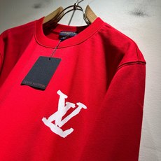 LouisVuitt*路易*登 2026秋冬全新系列单品上线,非常时髦前卫的一款男女同款短袖T恤,标识logo图案印花工 LouisVuitt*路易*登 2026秋冬全新系列单品上线,非常时髦前卫的一款男女同款短袖T恤,标识logo图案印花工