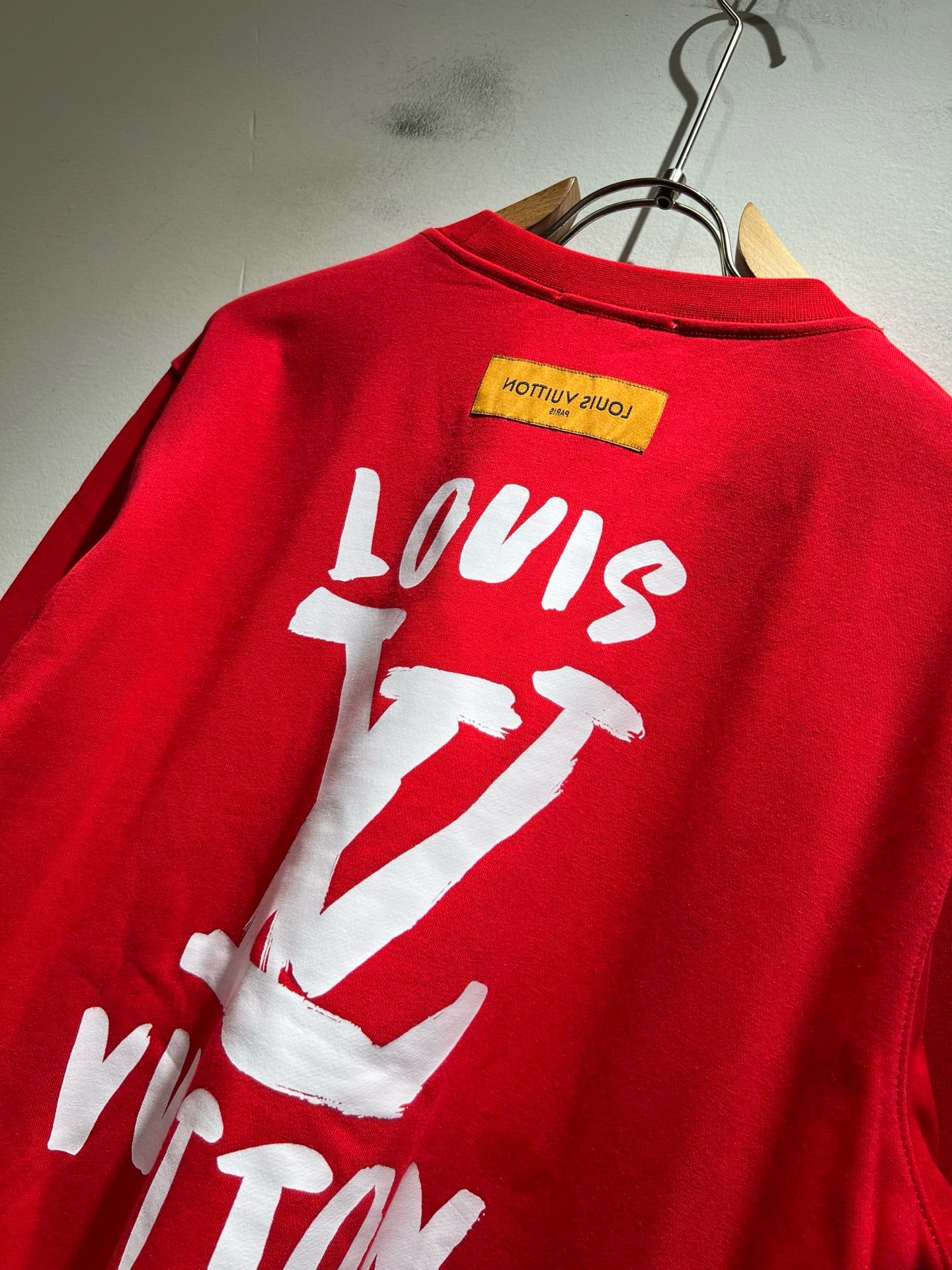 LouisVuitt*路易*登 2026秋冬全新系列单品上线,非常时髦前卫的一款男女同款短袖T恤,标识logo图案印花工 LouisVuitt*路易*登 2026秋冬全新系列单品上线,非常时髦前卫的一款男女同款短袖T恤,标识logo图案印花工