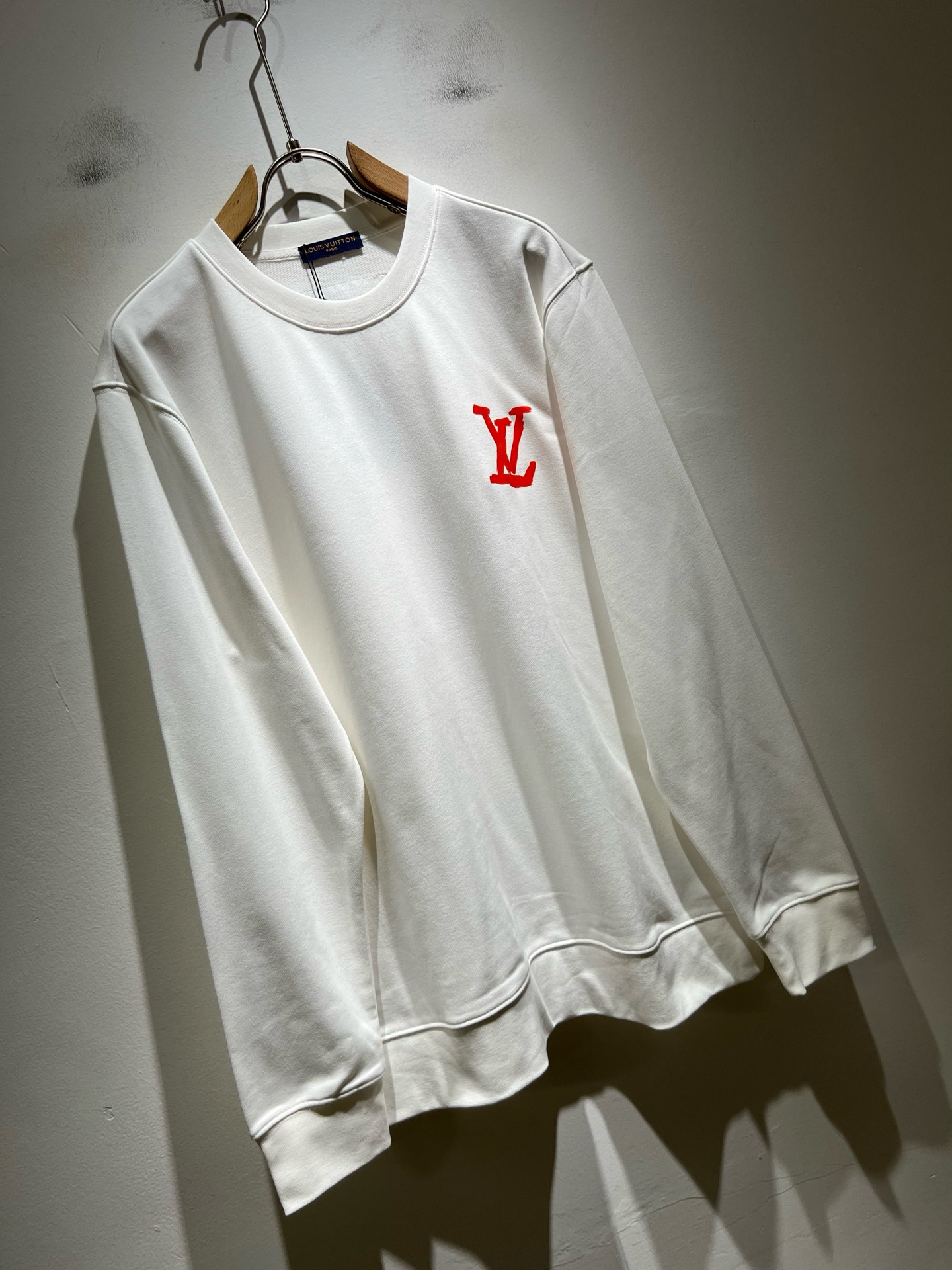 LouisVuitt*路易*登 2026秋冬全新系列单品上线，非常时髦前卫的一款男女同款短袖T恤，标识logo图案印花工