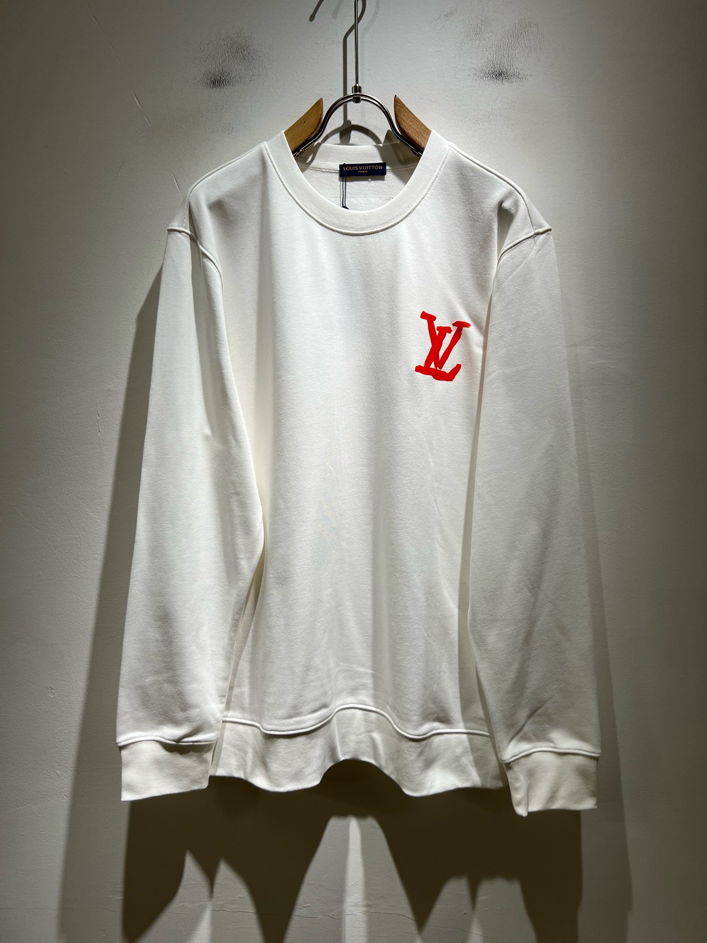 LouisVuitt*路易*登 2026秋冬全新系列单品上线，非常时髦前卫的一款男女同款短袖T恤，标识logo图案印花工