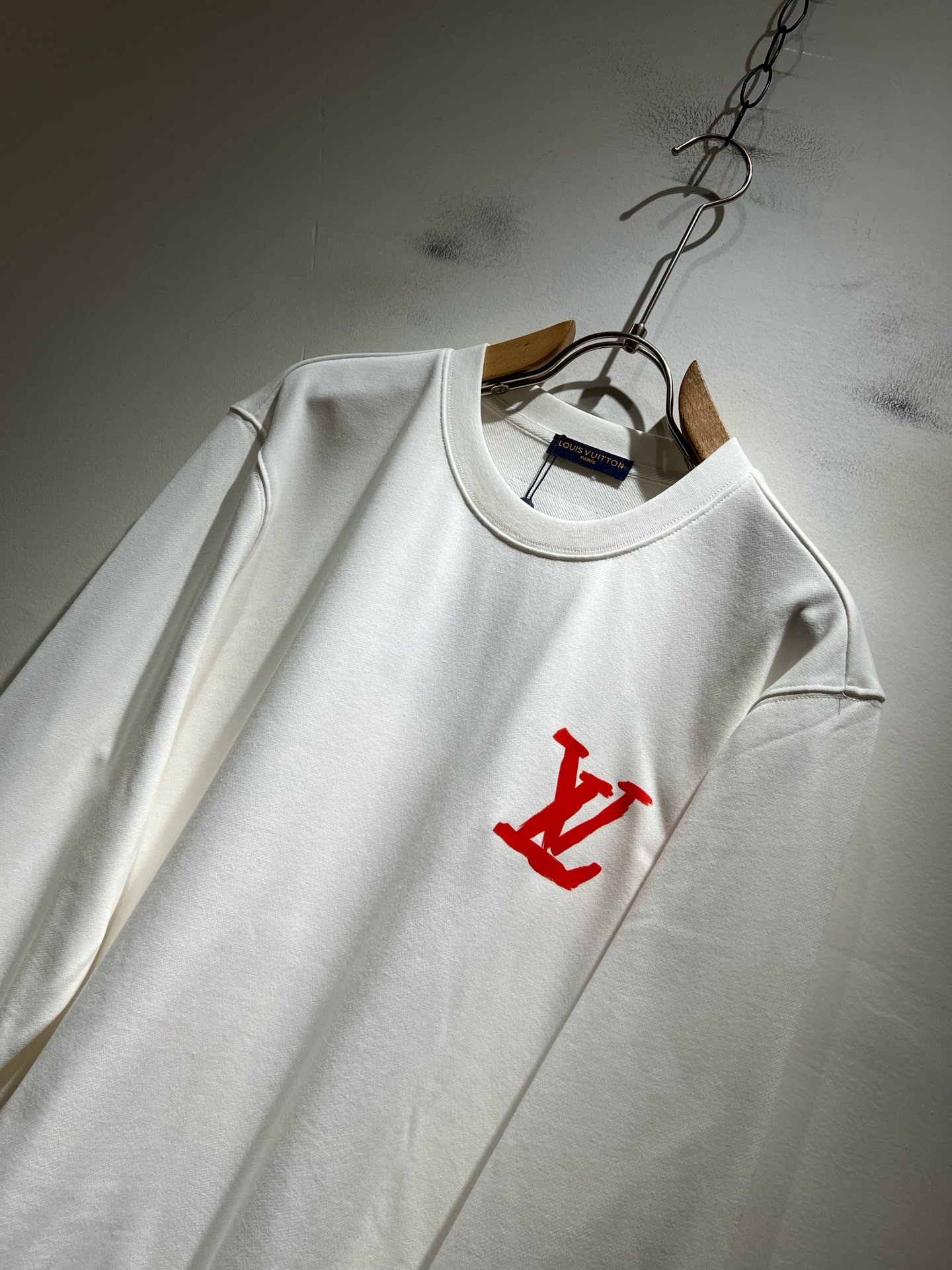 LouisVuitt*路易*登 2026秋冬全新系列单品上线，非常时髦前卫的一款男女同款短袖T恤，标识logo图案印花工