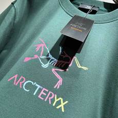 ARCTER*X始*祖鸟 2026秋冬新款男女同款👫休闲卫衣,户外品牌可能大家第一想到的就是加拿大鹅、始祖鸟。给人一种标 ARCTER*X始*祖鸟 2026秋冬新款男女同款👫休闲卫衣,户外品牌可能大家第一想到的就是加拿大鹅、始祖鸟。给人一种标