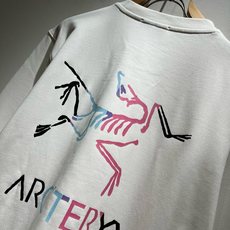 ARCTER*X始*祖鸟 2026秋冬新款男女同款👫休闲卫衣,户外品牌可能大家第一想到的就是加拿大鹅、始祖鸟。给人一种标 ARCTER*X始*祖鸟 2026秋冬新款男女同款👫休闲卫衣,户外品牌可能大家第一想到的就是加拿大鹅、始祖鸟。给人一种标