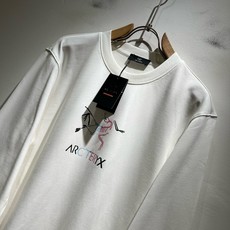 ARCTER*X始*祖鸟 2026秋冬新款男女同款👫休闲卫衣,户外品牌可能大家第一想到的就是加拿大鹅、始祖鸟。给人一种标 ARCTER*X始*祖鸟 2026秋冬新款男女同款👫休闲卫衣,户外品牌可能大家第一想到的就是加拿大鹅、始祖鸟。给人一种标