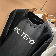 ARCTER*X始*祖鸟 2026秋冬新款男女同款👫休闲卫衣,户外品牌可能大家第一想到的就是加拿大鹅、始祖鸟。给人一种标 ARCTER*X始*祖鸟 2026秋冬新款男女同款👫休闲卫衣,户外品牌可能大家第一想到的就是加拿大鹅、始祖鸟。给人一种标