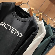 ARCTER*X始*祖鸟 2026秋冬新款男女同款👫休闲卫衣,户外品牌可能大家第一想到的就是加拿大鹅、始祖鸟。给人一种标 ARCTER*X始*祖鸟 2026秋冬新款男女同款👫休闲卫衣,户外品牌可能大家第一想到的就是加拿大鹅、始祖鸟。给人一种标