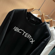 ARCTER*X始*祖鸟 2026秋冬新款男女同款👫休闲卫衣,户外品牌可能大家第一想到的就是加拿大鹅、始祖鸟。给人一种标 ARCTER*X始*祖鸟 2026秋冬新款男女同款👫休闲卫衣,户外品牌可能大家第一想到的就是加拿大鹅、始祖鸟。给人一种标
