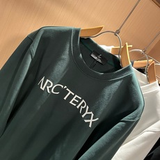 ARCTER*X始*祖鸟 2026秋冬新款男女同款👫休闲卫衣,户外品牌可能大家第一想到的就是加拿大鹅、始祖鸟。给人一种标 ARCTER*X始*祖鸟 2026秋冬新款男女同款👫休闲卫衣,户外品牌可能大家第一想到的就是加拿大鹅、始祖鸟。给人一种标