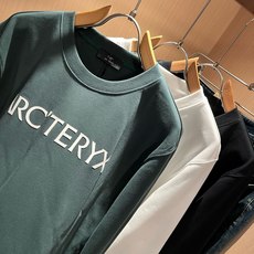 ARCTER*X始*祖鸟 2026秋冬新款男女同款👫休闲卫衣,户外品牌可能大家第一想到的就是加拿大鹅、始祖鸟。给人一种标 ARCTER*X始*祖鸟 2026秋冬新款男女同款👫休闲卫衣,户外品牌可能大家第一想到的就是加拿大鹅、始祖鸟。给人一种标