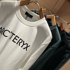 ARCTER*X始*祖鸟 2026秋冬新款男女同款👫休闲卫衣,户外品牌可能大家第一想到的就是加拿大鹅、始祖鸟。给人一种标 ARCTER*X始*祖鸟 2026秋冬新款男女同款👫休闲卫衣,户外品牌可能大家第一想到的就是加拿大鹅、始祖鸟。给人一种标