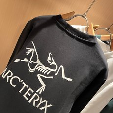 ARCTER*X始*祖鸟 2026秋冬新款男女同款👫休闲卫衣,户外品牌可能大家第一想到的就是加拿大鹅、始祖鸟。给人一种标 ARCTER*X始*祖鸟 2026秋冬新款男女同款👫休闲卫衣,户外品牌可能大家第一想到的就是加拿大鹅、始祖鸟。给人一种标
