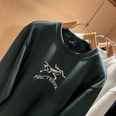 ARCTER*X始*祖鸟 2026秋冬新款男女同款👫休闲卫衣,户外品牌可能大家第一想到的就是加拿大鹅、始祖鸟。给人一种标 ARCTER*X始*祖鸟 2026秋冬新款男女同款👫休闲卫衣,户外品牌可能大家第一想到的就是加拿大鹅、始祖鸟。给人一种标