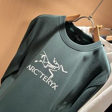 ARCTER*X始*祖鸟 2026秋冬新款男女同款👫休闲卫衣,户外品牌可能大家第一想到的就是加拿大鹅、始祖鸟。给人一种标 ARCTER*X始*祖鸟 2026秋冬新款男女同款👫休闲卫衣,户外品牌可能大家第一想到的就是加拿大鹅、始祖鸟。给人一种标