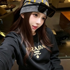 PRAD*A普*达2026秋冬新款男女同款👫长袖卫衣,最新款全网独家首上!!~既经典有时尚百搭,谁不爱啊,将经典再次展现 PRAD*A普*达2026秋冬新款男女同款👫长袖卫衣,最新款全网独家首上!!~既经典有时尚百搭,谁不爱啊,将经典再次展现