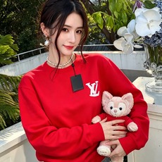 LouisVuitt*路易*登 2026秋冬全新系列单品上线,非常时髦前卫的一款男女同款短袖T恤,标识logo图案印花工 LouisVuitt*路易*登 2026秋冬全新系列单品上线,非常时髦前卫的一款男女同款短袖T恤,标识logo图案印花工