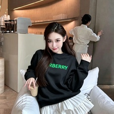 BURBER*Y巴*莉 2026秋冬新款男女同款👫基础休闲百搭棉质圆领卫衣,男女同款卫衣!贸易公司渠道稀出,同步官网发售 BURBER*Y巴*莉 2026秋冬新款男女同款👫基础休闲百搭棉质圆领卫衣,男女同款卫衣!贸易公司渠道稀出,同步官网发售