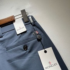 Moncl*r蒙*口 2026春夏最新的贸易订单休闲西裤!全品相!!原版logo五金辅料配件设计!定制专属弹力氨纶面料剪 Moncl*r蒙*口 2026春夏最新的贸易订单休闲西裤!全品相!!原版logo五金辅料配件设计!定制专属弹力氨纶面料剪