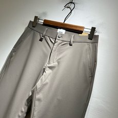 BURBER*Y巴*莉 2026春夏男士休闲西裤,男士经典基础款小直筒裤 简洁纯色百搭款五金logo辅料配合 经典内里英 BURBER*Y巴*莉 2026春夏男士休闲西裤,男士经典基础款小直筒裤 简洁纯色百搭款五金logo辅料配合 经典内里英