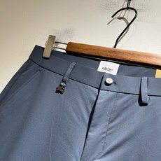 BURBER*Y巴*莉 2026春夏男士休闲西裤,男士经典基础款小直筒裤 简洁纯色百搭款五金logo辅料配合 经典内里英 BURBER*Y巴*莉 2026春夏男士休闲西裤,男士经典基础款小直筒裤 简洁纯色百搭款五金logo辅料配合 经典内里英