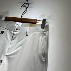 BURBER*Y巴*莉 2026春夏男士休闲西裤,男士经典基础款小直筒裤 简洁纯色百搭款五金logo辅料配合 经典内里英 BURBER*Y巴*莉 2026春夏男士休闲西裤,男士经典基础款小直筒裤 简洁纯色百搭款五金logo辅料配合 经典内里英