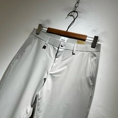 BURBER*Y巴*莉 2026春夏男士休闲西裤,男士经典基础款小直筒裤 简洁纯色百搭款五金logo辅料配合 经典内里英 BURBER*Y巴*莉 2026春夏男士休闲西裤,男士经典基础款小直筒裤 简洁纯色百搭款五金logo辅料配合 经典内里英