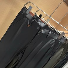 Loro Piana诺悠翩雅 2026春夏新品男士时装款高端休闲裤,香港洋行渠道货,日本原厂出品,纯血统品质,完美延续了 Loro Piana诺悠翩雅 2026春夏新品男士时装款高端休闲裤,香港洋行渠道货,日本原厂出品,纯血统品质,完美延续了