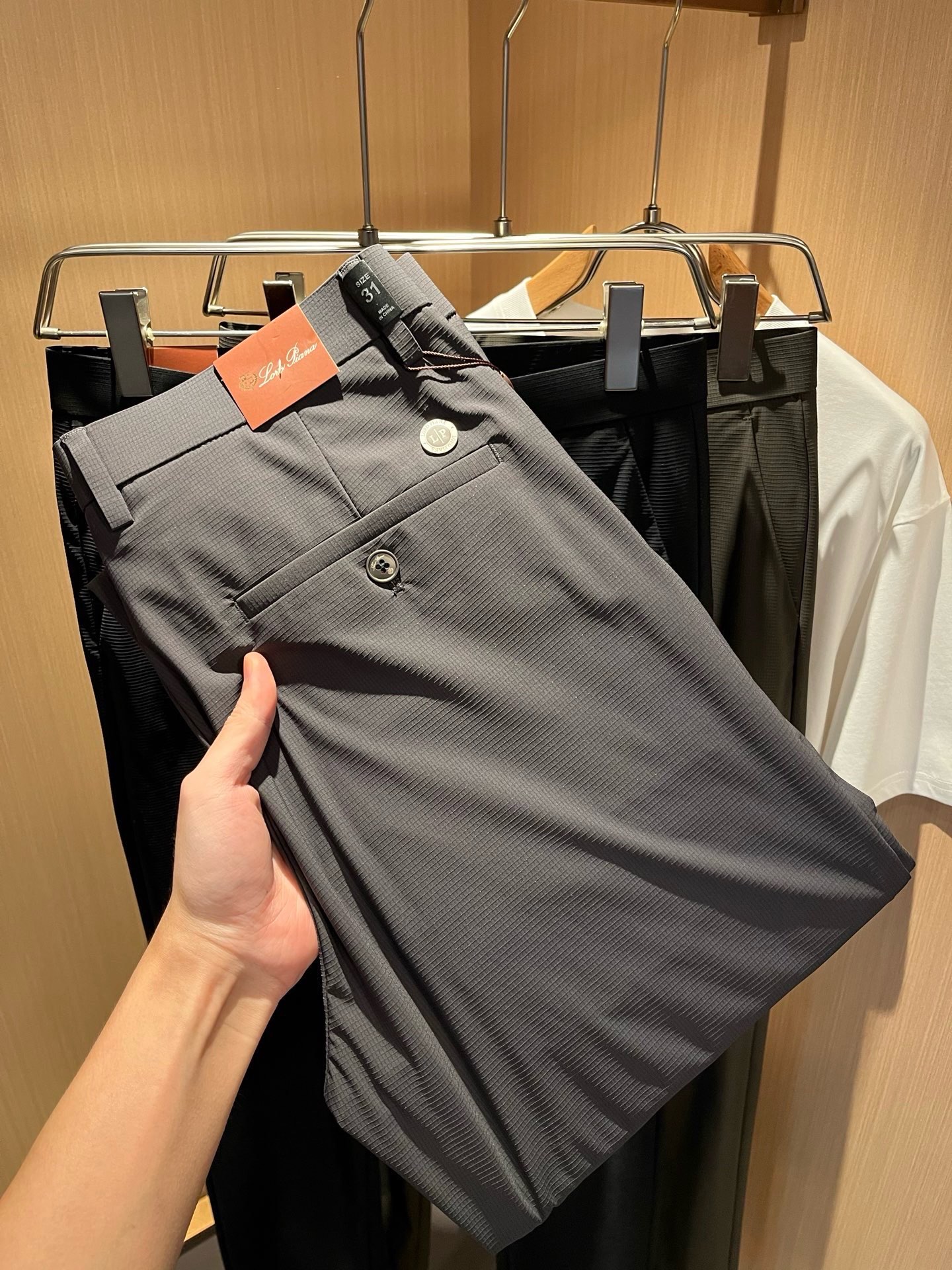 Loro Piana诺悠翩雅 2026春夏新品男士时装款高端休闲裤，香港洋行渠道货，日本原厂出品，纯血统品质，完美延续了