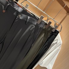 Loro Piana诺悠翩雅 2026春夏新品男士时装款高端休闲裤,香港洋行渠道货,日本原厂出品,纯血统品质,完美延续了 Loro Piana诺悠翩雅 2026春夏新品男士时装款高端休闲裤,香港洋行渠道货,日本原厂出品,纯血统品质,完美延续了