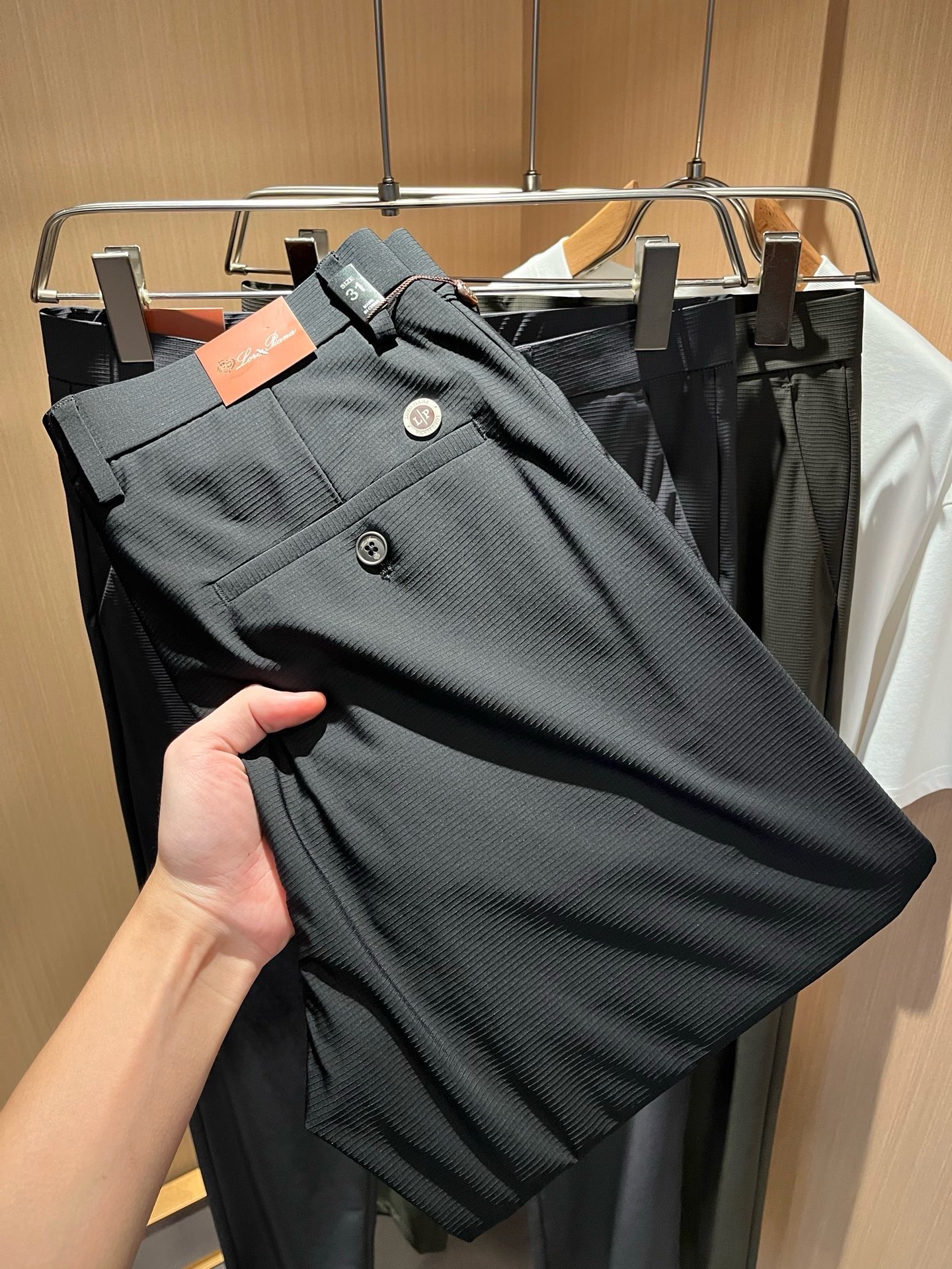 Loro Piana诺悠翩雅 2026春夏新品男士时装款高端休闲裤，香港洋行渠道货，日本原厂出品，纯血统品质，完美延续了