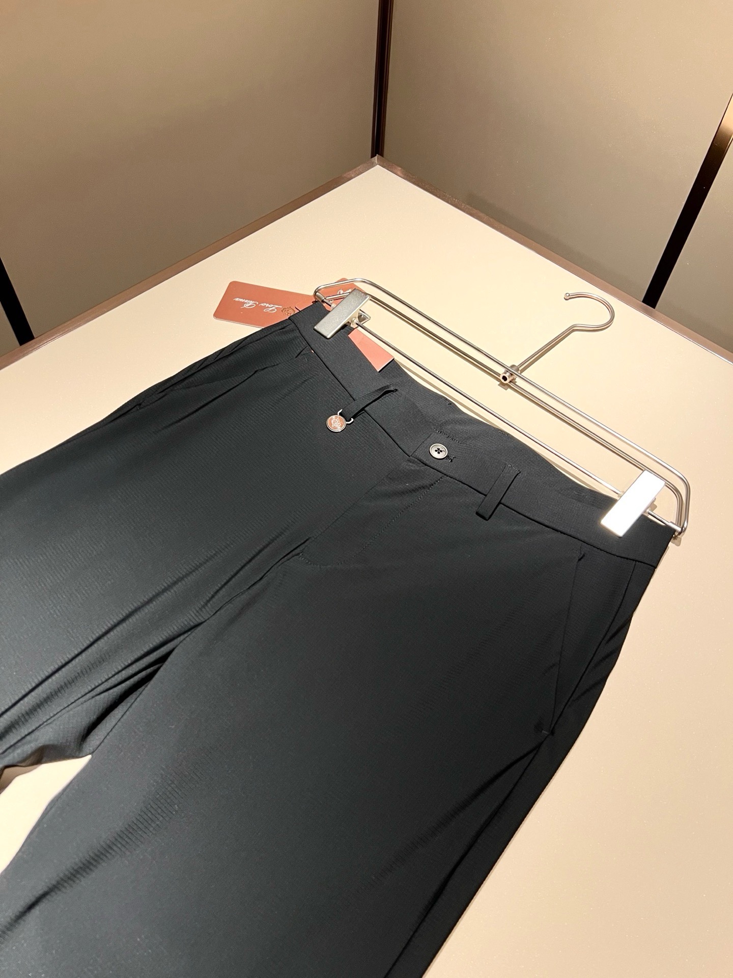Loro Piana诺悠翩雅 2026春夏新品男士时装款高端休闲裤，香港洋行渠道货，日本原厂出品，纯血统品质，完美延续了