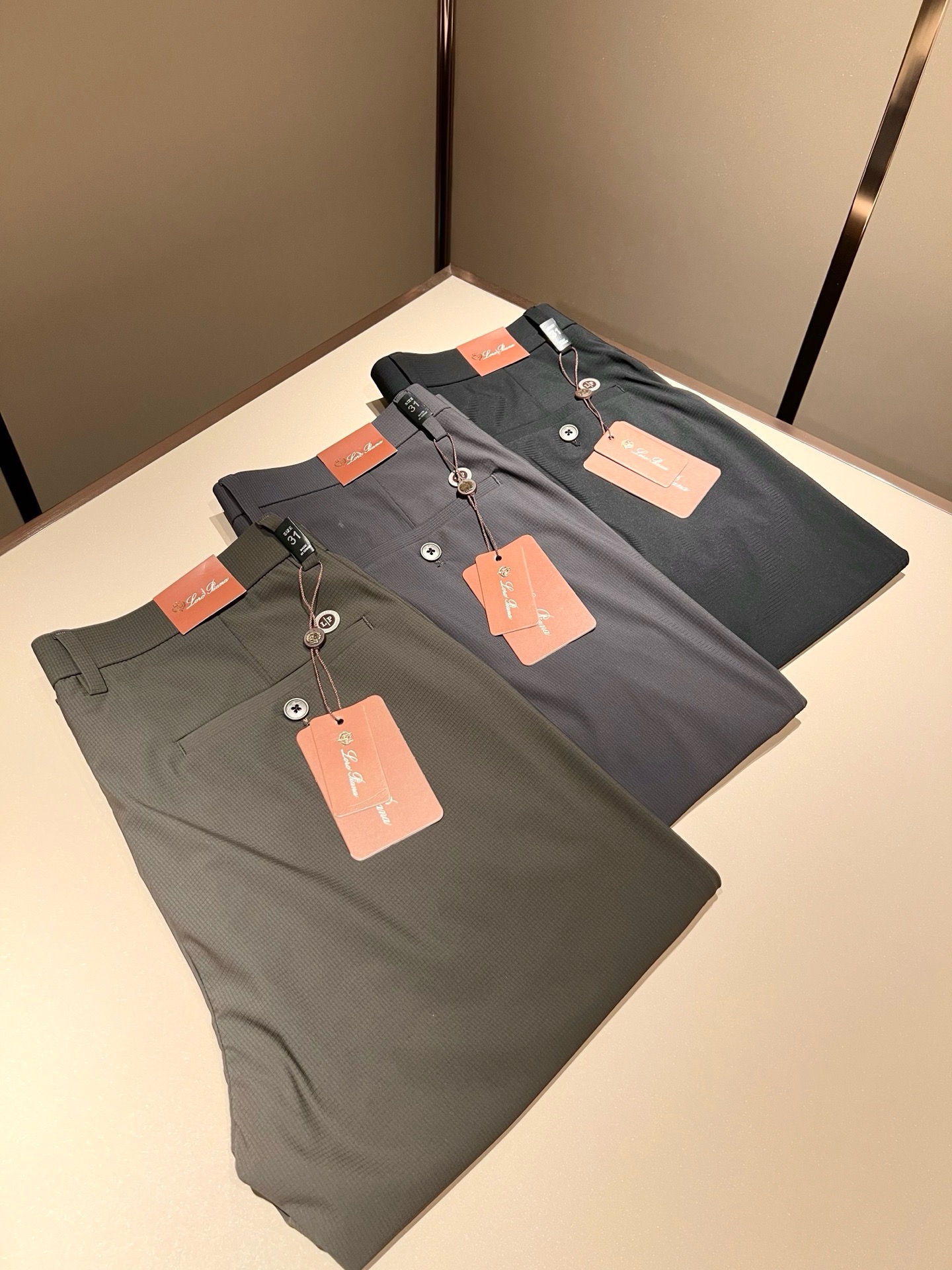 Loro Piana诺悠翩雅 2026春夏新品男士时装款高端休闲裤，香港洋行渠道货，日本原厂出品，纯血统品质，完美延续了