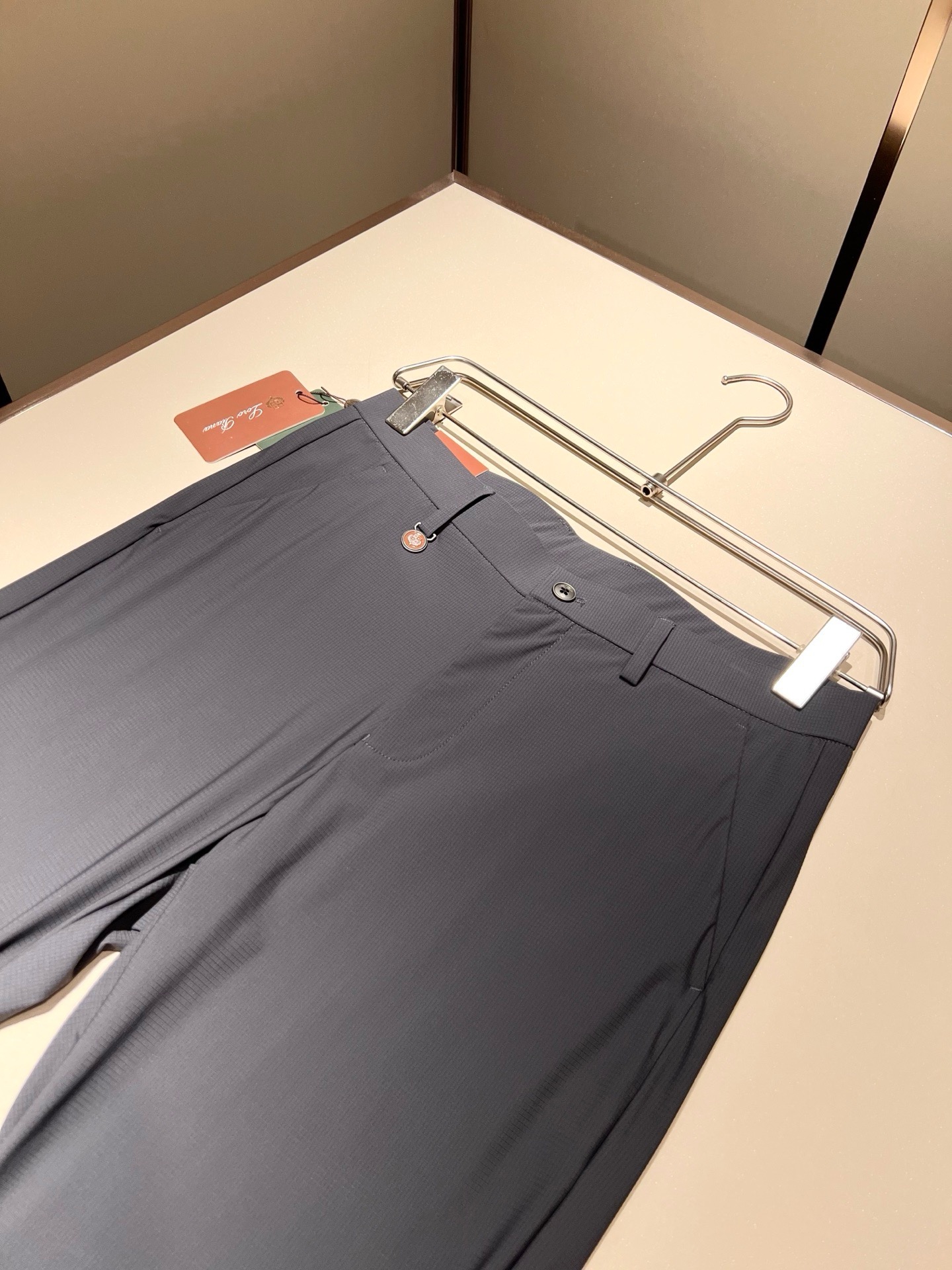 Loro Piana诺悠翩雅 2026春夏新品男士时装款高端休闲裤，香港洋行渠道货，日本原厂出品，纯血统品质，完美延续了