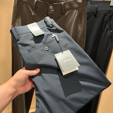 TOM FORD汤姆福特2026春夏新款男士休闲西裤,压轴的渠道货出现了!!柜台同步销售! 毫不夸张的说,此款裤装是原厂 TOM FORD汤姆福特2026春夏新款男士休闲西裤,压轴的渠道货出现了!!柜台同步销售! 毫不夸张的说,此款裤装是原厂