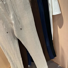 Loro Piana诺悠翩雅 2026春夏新品男士棉麻休闲裤,最新的贸易订单全品相!!网红款!上身舒适透气,不僵硬,整体 Loro Piana诺悠翩雅 2026春夏新品男士棉麻休闲裤,最新的贸易订单全品相!!网红款!上身舒适透气,不僵硬,整体