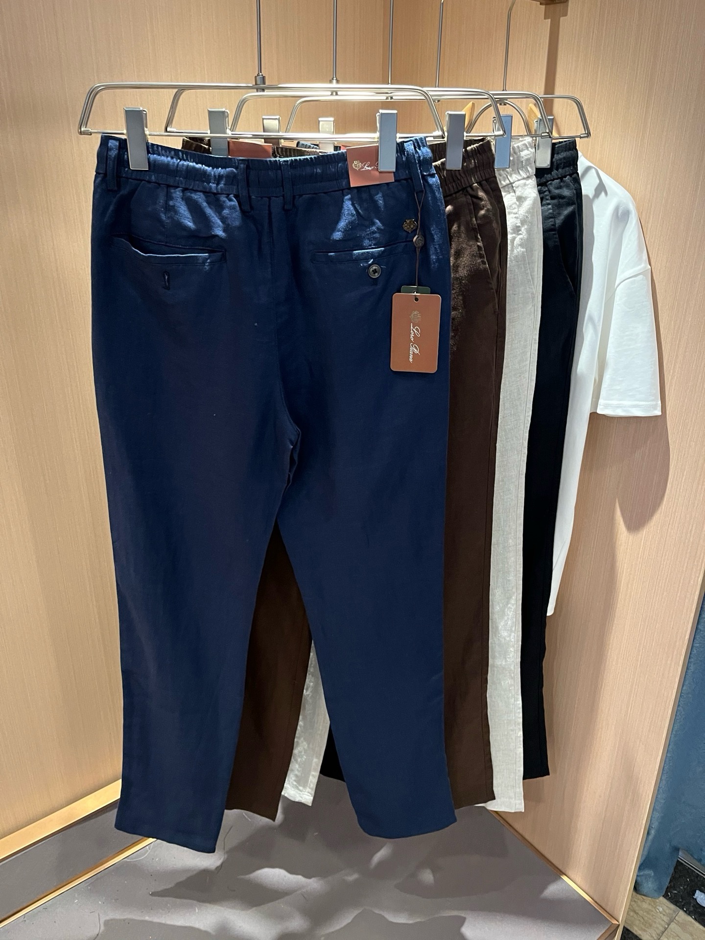Loro Piana诺悠翩雅 2026春夏新品男士棉麻休闲裤,最新的贸易订单全品相!!网红款!上身舒适透气,不僵硬,整体 Loro Piana诺悠翩雅 2026春夏新品男士棉麻休闲裤,最新的贸易订单全品相!!网红款!上身舒适透气,不僵硬,整体