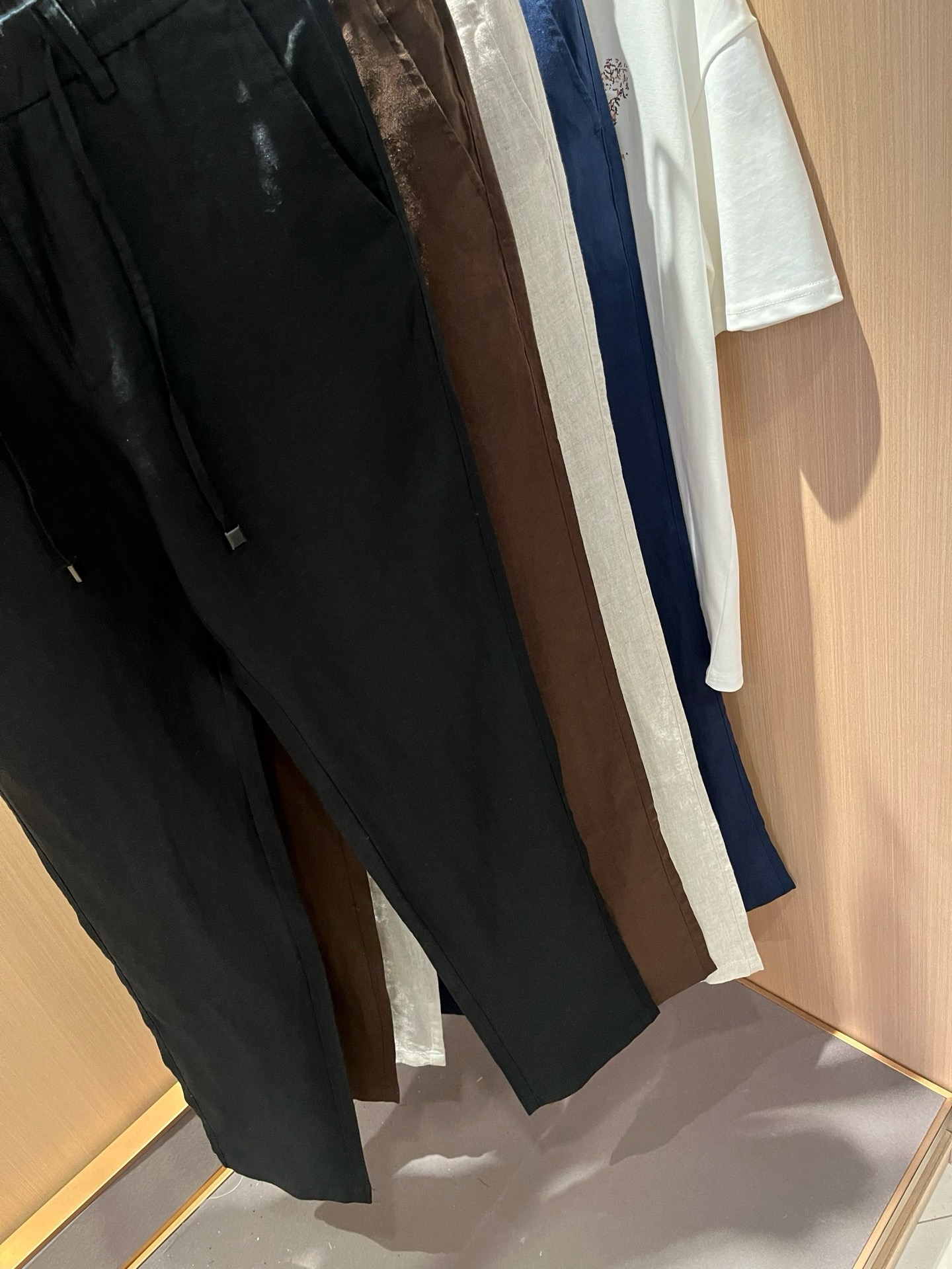 Loro Piana诺悠翩雅 2026春夏新品男士棉麻休闲裤,最新的贸易订单全品相!!网红款!上身舒适透气,不僵硬,整体 Loro Piana诺悠翩雅 2026春夏新品男士棉麻休闲裤,最新的贸易订单全品相!!网红款!上身舒适透气,不僵硬,整体