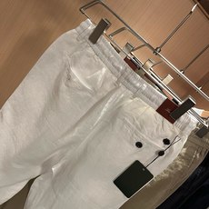 Loro Piana诺悠翩雅 2026春夏新品男士棉麻休闲裤,最新的贸易订单全品相!!网红款!上身舒适透气,不僵硬,整体 Loro Piana诺悠翩雅 2026春夏新品男士棉麻休闲裤,最新的贸易订单全品相!!网红款!上身舒适透气,不僵硬,整体
