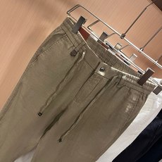 Loro Piana诺悠翩雅 2026春夏新品男士棉麻休闲裤,最新的贸易订单全品相!!网红款!上身舒适透气,不僵硬,整体 Loro Piana诺悠翩雅 2026春夏新品男士棉麻休闲裤,最新的贸易订单全品相!!网红款!上身舒适透气,不僵硬,整体