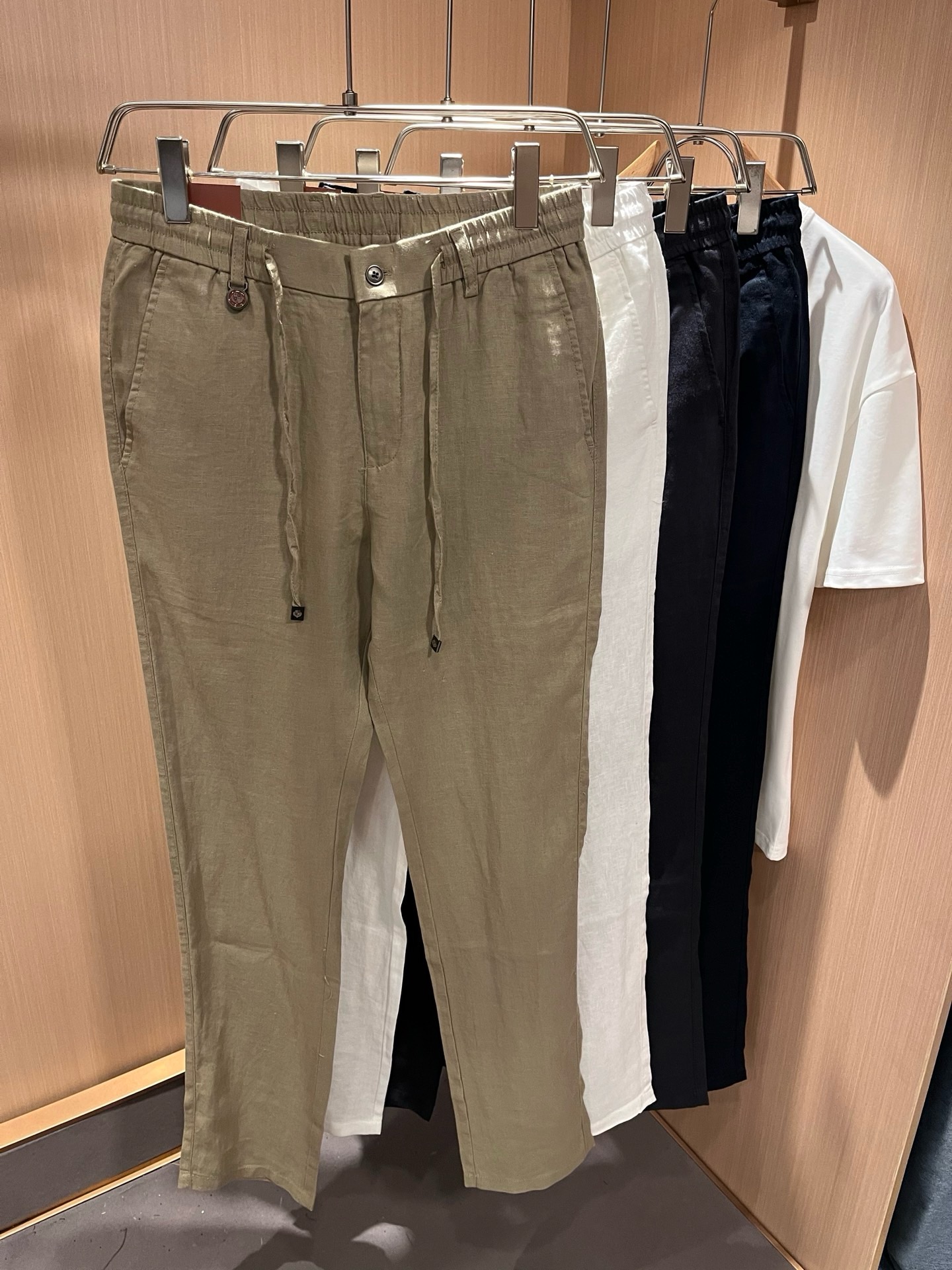 Loro Piana诺悠翩雅 2026春夏新品男士棉麻休闲裤,最新的贸易订单全品相!!网红款!上身舒适透气,不僵硬,整体 Loro Piana诺悠翩雅 2026春夏新品男士棉麻休闲裤,最新的贸易订单全品相!!网红款!上身舒适透气,不僵硬,整体