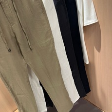 Loro Piana诺悠翩雅 2026春夏新品男士棉麻休闲裤,最新的贸易订单全品相!!网红款!上身舒适透气,不僵硬,整体 Loro Piana诺悠翩雅 2026春夏新品男士棉麻休闲裤,最新的贸易订单全品相!!网红款!上身舒适透气,不僵硬,整体