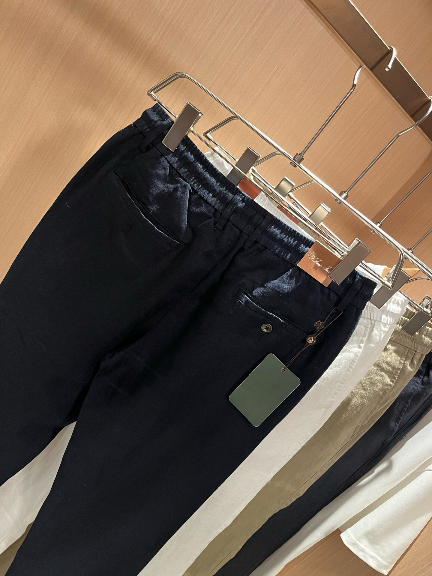 Loro Piana诺悠翩雅 2026春夏新品男士棉麻休闲裤,最新的贸易订单全品相!!网红款!上身舒适透气,不僵硬,整体 Loro Piana诺悠翩雅 2026春夏新品男士棉麻休闲裤,最新的贸易订单全品相!!网红款!上身舒适透气,不僵硬,整体