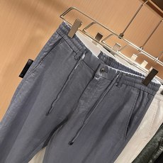 PRA*DA普*达 2026春夏新款男士休闲亚麻休闲裤,高端品质之选……一款休闲裤兼备的百搭裤装,也是男士衣橱里不可缺少 PRA*DA普*达 2026春夏新款男士休闲亚麻休闲裤,高端品质之选……一款休闲裤兼备的百搭裤装,也是男士衣橱里不可缺少